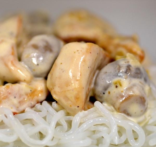 Spaghetti de konjac et escalope à la crème